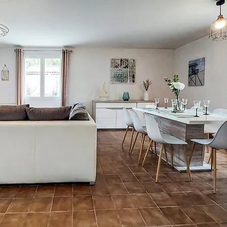 3 Bedroom Cozy Home In Royan Сasa de vacaciones *